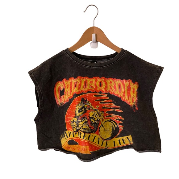 [SHEIN] Graphic Print Crop Top - Picture 3 of 4